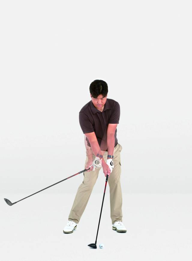 페어웨이우드 샷도 하향 타격으로 쳐야 한다는 이미지를 머릿속에 저장해 놓으면 강력한 타구를 더 자주 만들어낼 수 있다.