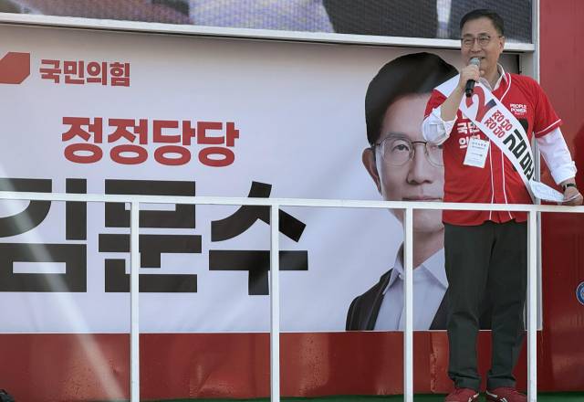 5월 12일 창원시 마산합포구 경남대학교 앞 월영광장에서 국민의힘 경남선거대책위원회의 공동선대위원장 최형두 의원이 김문수 후보 지지 연설을 하고 있다. 창원 = 연합뉴스