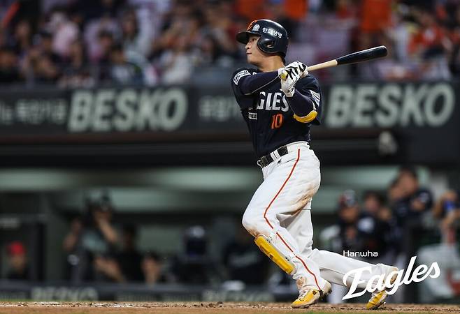 ▲ 연장 10회 결승타를 터뜨린 이진영 ⓒ한화이글스