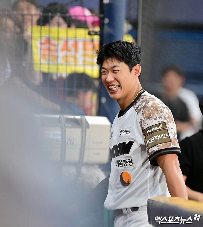 키움 히어로즈 캡틴 송성문이 6일 서울 고척스카이돔에서 열린 2025 신한 SOL Bank KBO리그 LG 트윈스와의 팀 간 7차전에서 연장 10회말 끝내기 홈런을 기록, 팀 3연승을 이끌었다. 사진 김한준 기자