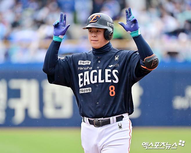 5일 오후 대구삼성라이온즈파크에서 열린 '2025 신한 SOL Bank KBO리그' 한화 이글스와 삼성 라이온즈의 경기, 3회초 2사 1,2루 한화 노시환이 동점 적시타를 날린 후 기뻐하고 있다. 엑스포츠뉴스 DB