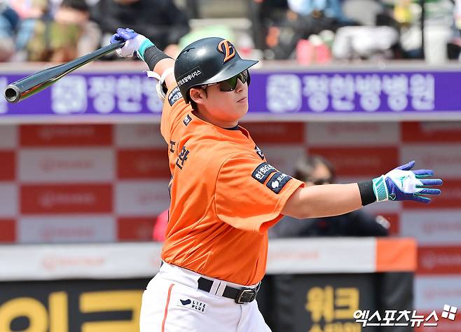 18일 오후 대전 한화생명 볼파크에서 열린 '2025 신한 SOL Bank KBO리그' SSG 랜더스와 한화 이글스의 경기, 3회말 2사 3루 한화 노시환이 1타점 적시타를 날리고 있다. 엑스포츠뉴스 DB