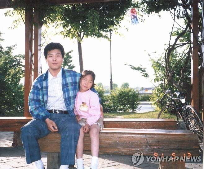 서기원 실종아동찾기협회 대표와 그의 딸 희영 서기원 대표의 딸은 10세였던 1994년 남원의 집근처에서 실종됐다. 서 대표는 연합뉴스와의 인터뷰에서 "딸이 납치돼서 해외로 입양됐을 가능성도 있다"고 말했다.
 [서기원 대표 사진제공]