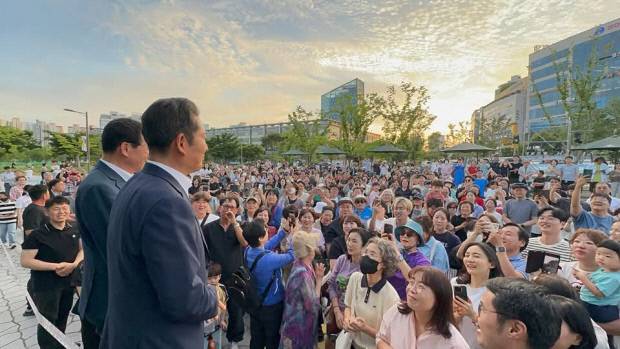 정청래 민주당 골목골목 선대위 광주·전남위원장이 지난 5일 나주를 방문해 ‘이재명 대통령 당선 감사 인사’를 전하고 있다. 정청래 국회의원 제공