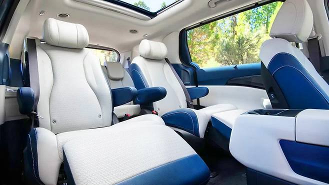 기아 카니발 하이브리드 실내