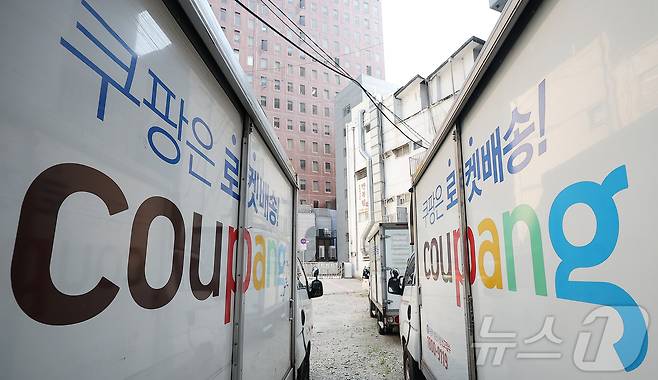 제21대 대통령 선거 투표일인 3일 오전 서울 중구의 한 주차장에 쿠팡 배달 차량이 주차돼 있다. 2025.6.3/뉴스1 ⓒ News1 김진환 기자