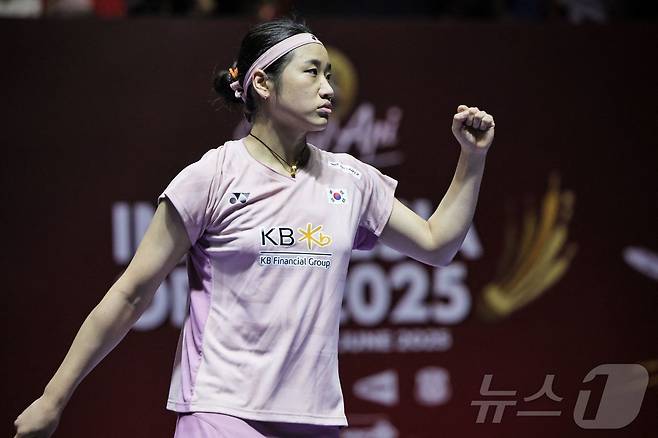 안세영이 8일 열린 BWF 인도네시오픈 여자 단식 결승에서 왕즈이를 2-1로 제압하고 우승을 차지했다. ⓒ AFP=뉴스1