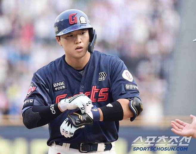 7일 잠실구장에서 열린 두산과 롯데의 경기. 6회 1타점 적시타 날린 롯데 손성빈. 잠실=송정헌 기자songs@sportschosun.com/2025.06.07/