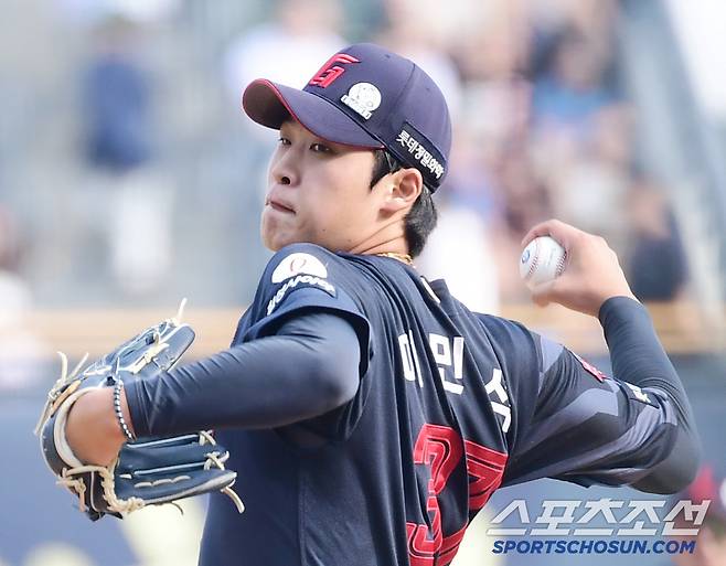 7일 잠실구장에서 열린 두산과 롯데의 경기. 선발 투구하고 있는 롯데 이민석. 잠실=송정헌 기자songs@sportschosun.com/2025.06.07/