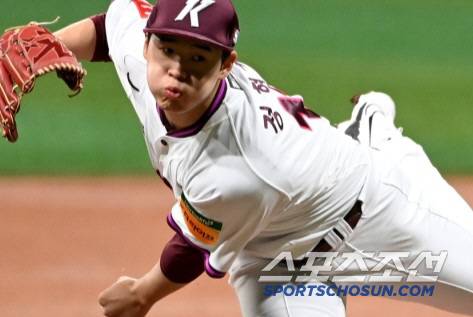 18일 고척스카이돔에서 열린 롯데와 키움의 시범경기, 키움 선발투수 정현우가 역투하고 있다. 고척=허상욱 기자wook@sportschosun.com/2025.03.18/