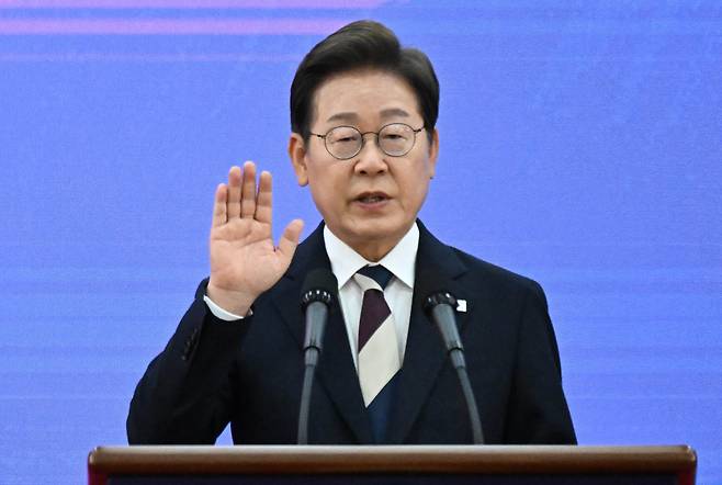 이재명 대통령이 지난 4일 오전 서울 여의도 국회에서 제21대 대통령 취임선서를 하고 있다. /뉴스1