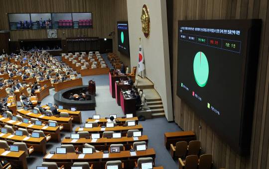 5일 국회에서 열린 본회의에서 '윤석열 전 대통령 등에 의한 내란·외환 행위의 진상규명을 위한 특별검사 임명 등에 관한 법률안'이 통과되고 있다. 연합뉴스