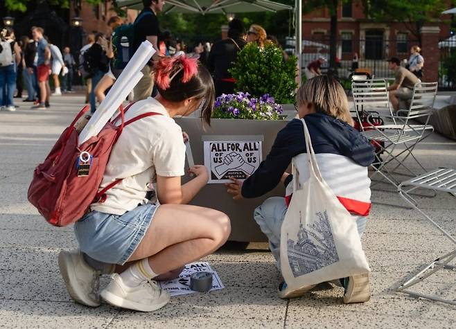 미국 트럼프 행정부의 외국인 유학생 제한 조치에 하버드대가 소송을 제기하고 반발하고 있다. 뉴욕타임스 캡처