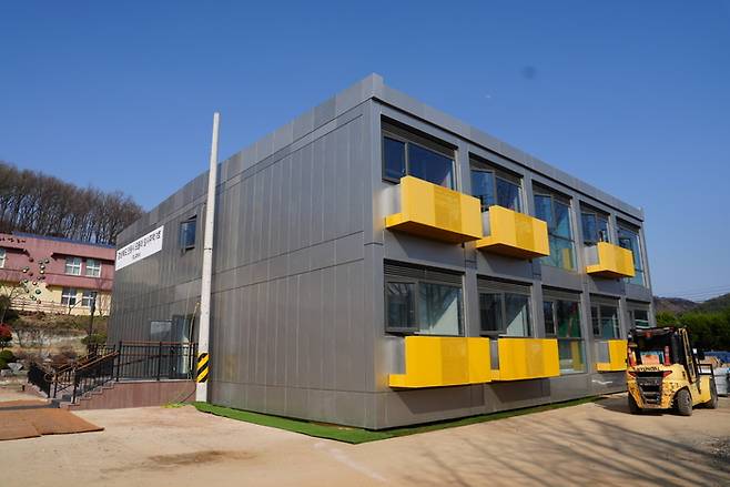 전문건설공제조합(K-FINCO)은 대형 산불로 삶의 터전을 잃은 경북 지역 이재민을 위한 모듈러 주택 100채를 지원했다. (사진=전문건설공제조합)