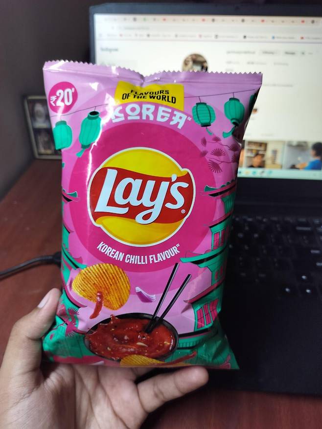 65f80w6cl65f1.jpeg 불닭볶음면 해외 인기 근황 (+한국식 매운맛 과자 인기)