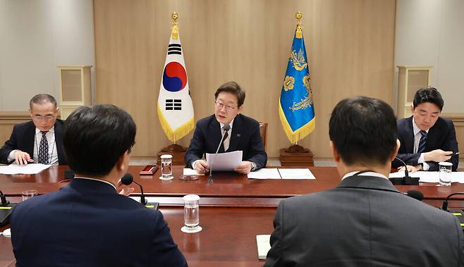 이재명 대통령이 지난 4일 서울 용산 대통령실 청사에서 비상경제점검 태스크포스(TF) 회의를 주재하고 있다. 연합뉴스