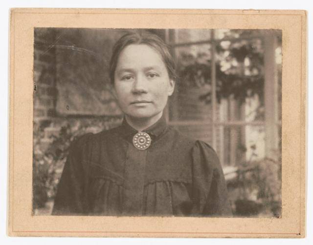 테오의 아내인 요 반 고흐 봉어르. 그는 남편의 유지를 받들어 빈센트 반 고흐의 작품을 알리는 데 평생을 헌신했다. 아트북스 제공