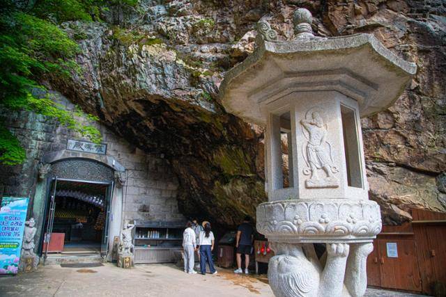 동두천시 자재암의 동굴 나한전. 원효대사의 흔적이 곳곳에 있다.