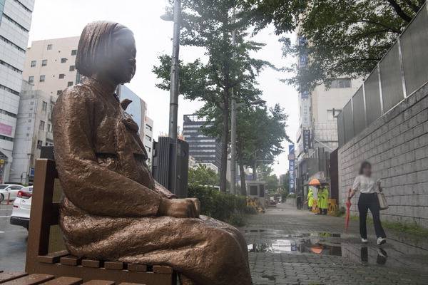 부산 동구 평화의소녀상. 국제신문 DB