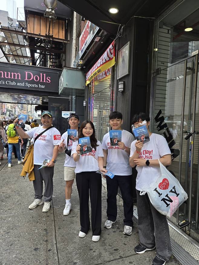 뉴욕 타임스스퀘어 연합거리전도 풍경. 복음의전함 제공