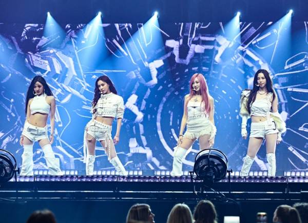 SM엔터테인먼트 소속 걸그룹 '에스파'의 지난 3월 미국 로스앤젤레스 공연 모습. SM엔터테인먼트 제공