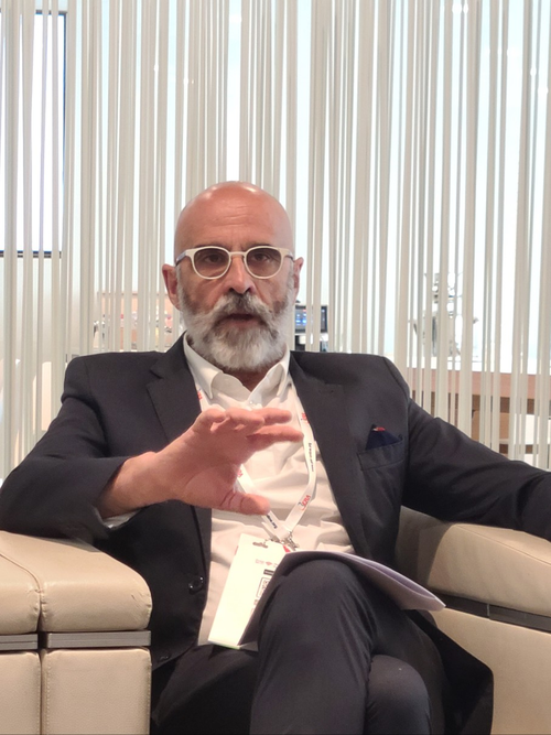 안토니오 리토 삼성바이오에피스 유럽법인 마케팅총괄이 오스트리아 빈에서 열린 ERA 2025 현장에서 한국 기자단과 인터뷰하고 있다. [삼성바이오에피스]