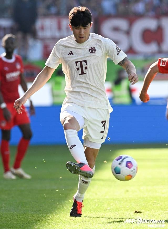 ‘커트오프사이드’는 “만약 김민재의 이적이 이뤄진다면 그는 프리미어리그를 선호하는 것으로 알려졌다”고 밝혔다. 사진=AFPBBNews=News1