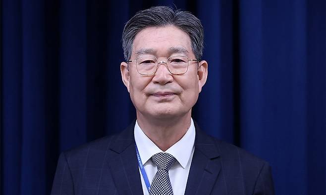 새정부 초대 민정수석에 임명된 오광수 변호사가 8일 서울 용산구 대통령실 청사에서 열린 수석급 인선 발표 브리핑에 참석하고 있다. 뉴스1