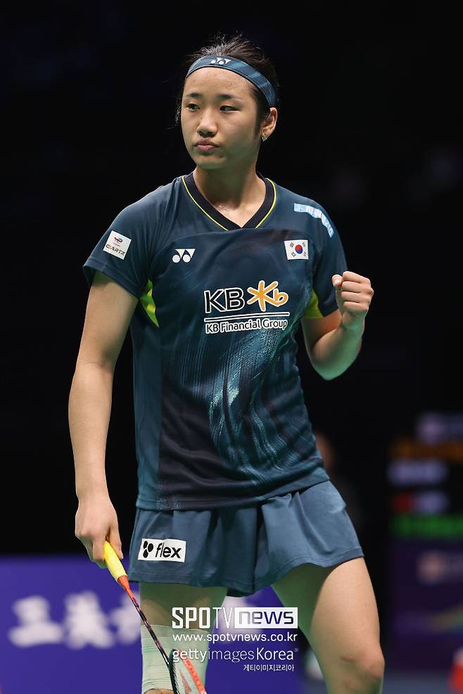 ▲ 왕즈이를 상대로 드라마틱한 역전승을 챙긴 안세영은 그간 '셔틀콕 퀸'에게 대관식을 쉬이 허락지 않던 인도네시아를 제 힘으로 '기회의 땅'으로 만들어냈다. 안세영은 오는 24일 개막하는 요넥스 US오픈에서 올 시즌 6승에 도전한다.