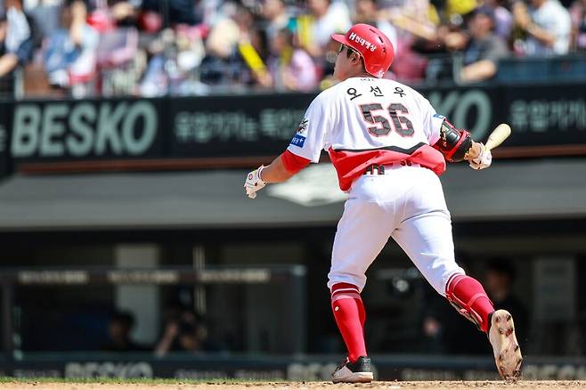 ▲ 8일 광주 한화전에서 1회 코디 폰세를 상대로 역전 투런포를 터뜨린 오선우 ⓒKIA타이거즈