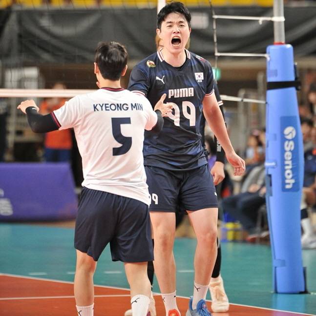 득점 후 포효하는 김지한(오른쪽). /사진=대한배구협회 제공