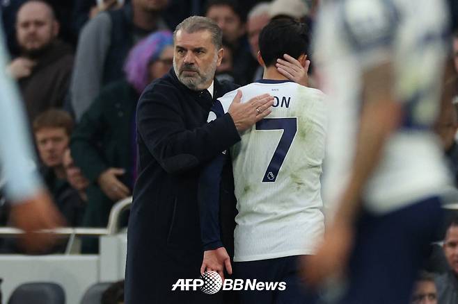 엔지 포스테코글루 전 토트넘 감독과 손흥민. /AFPBBNews=뉴스1