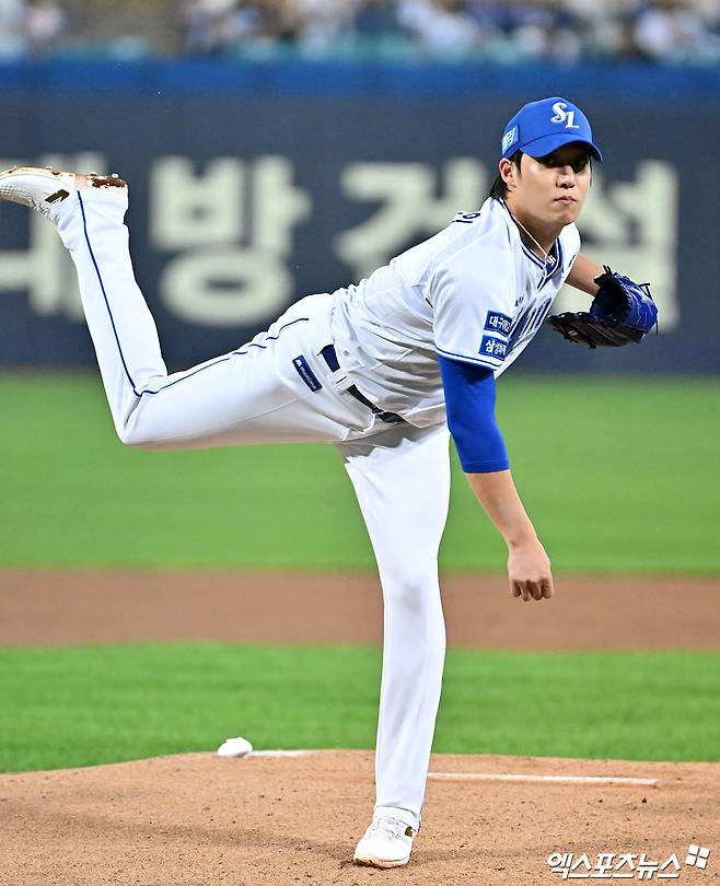 삼성 라이온즈 원태인이 정규시즌 경기에 등판해 투구하고 있다. 원태인은 휴식 차원에서 7일 엔트리에서 말소됐다. 엑스포츠뉴스 DB