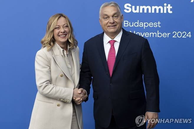 멜로니(왼쪽) 총리와 오르반(오른쪽) 총리 [EPA 연합뉴스 자료사진]