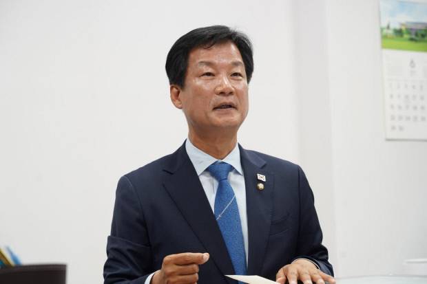 더불어민주당 박균택 의원이 9일 서울 국회에서 진행된 광주일보와 인터뷰에서 이재명 대통령의 공직선거법 위반 사건 등에 대한 입장을 밝히고 있다. 오광록 기자 kroh@kwangju.co.kr