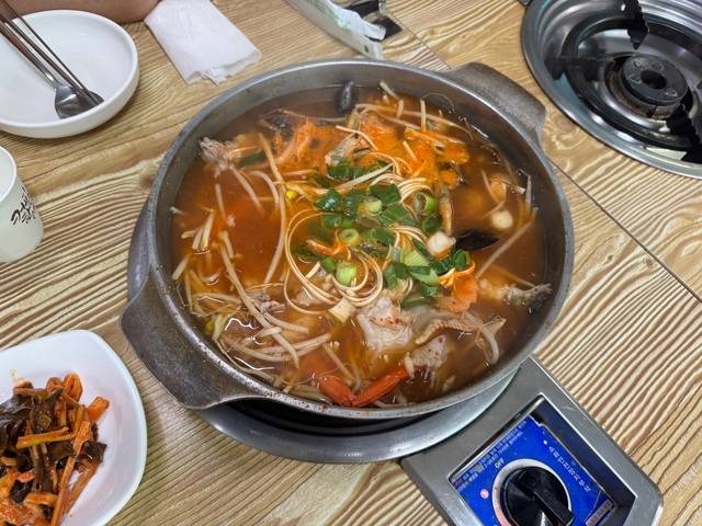 최근 전국적으로 유명세를 타고 있는 포항 구룡포시장 모리국수.