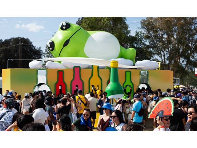 헤드 인 더 클라우즈 내 마련된 진로바./사진제공=하이트진로