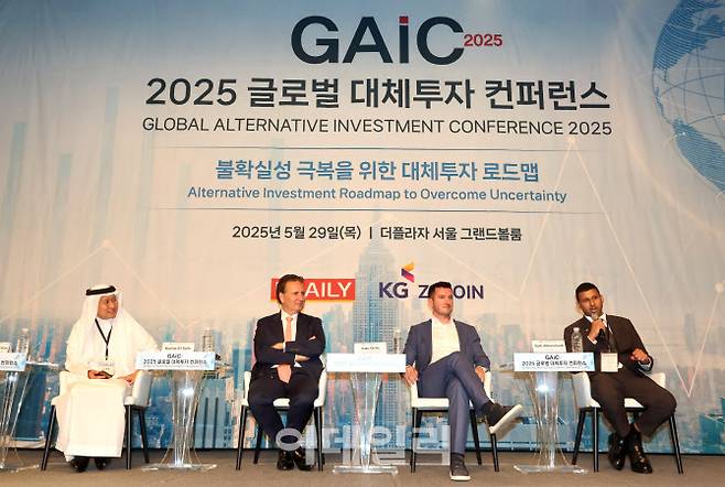 왼쪽부터 김영일 이화자산운용 이사, 카림 엘 솔 컬프캐피탈 대표, 이반 글리치 스파크랩사우디 공동설립자, 살레 알 하마디 사우디 알아사 상공회의소 수석고문이 5월 29일 서울 중구 더 플라자 서울에서 이데일리·KG제로인 주최로 열린 ‘2025 글로벌 대체투자 컨퍼런스’에서 ‘오일머니-걸프지역 펀드와 어떻게 협력할 것인가’란 주제로 토론을 하고 있다. [사진=이데일리 방인권 기자]