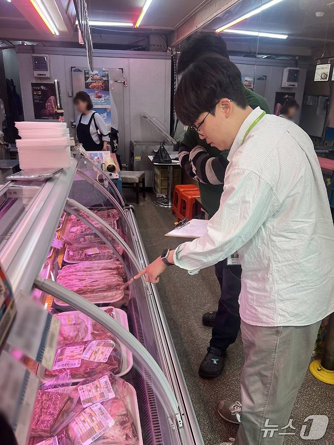 여름휴가철 대비 축산물 유통단계 합동단속(청주시 제공. 재판매 및 DB금지)/뉴스1