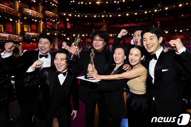 '기생충' 봉준호 감독, 출연 배우 ⓒ 로이터=뉴스1 ⓒ News1