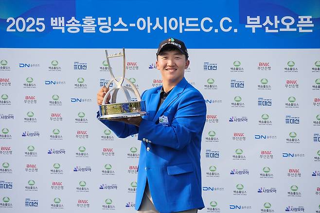 김홍택이 8일 열린 백송홀딩스 아시아드CC 부산오픈에서 우승을 차지했다. 사진 | 대회조직위