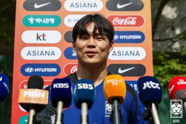 8일 파주NFC에서 인터뷰를 갖는 오현규. 사진┃KFA