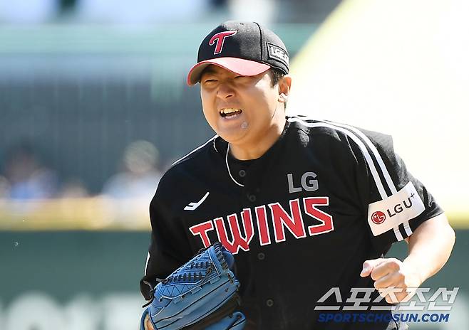 25일 인천 SSG랜더스필드에서 열린 LG-SSG전. 선발 송승기가 6회말 2사 2, 3루에서 한유섬을 삼진으로 잡으며 포효하고 있다. 인천=정재근 기자 cjg@sportschosun.com/2025.5.25/