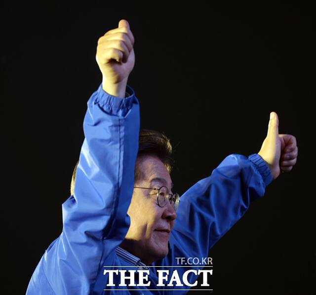 이재명 대통령이 공수처의 검사 인원 확대와 수사 범위 강화에 나서며 '공수처 재정비'에 드라이브를 걸고 있다. 이재명 더불어민주당 대선 후보가 2일 오후 서울 여의도공원 문화의마당에서 마지막 유세를 하고 있다. /배정한 기자