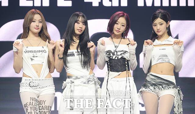 그룹 KISS OF LIFE(키스오브라이프) 벨과 나띠, 쥴리, 하늘(왼쪽부터)이 9일 오후 서울 광진구 예스24 라이브홀에서 열린 미니 4집 앨범 '224' 발매 쇼케이스에 참석해 포즈를 취하고 있다. /박헌우 기자