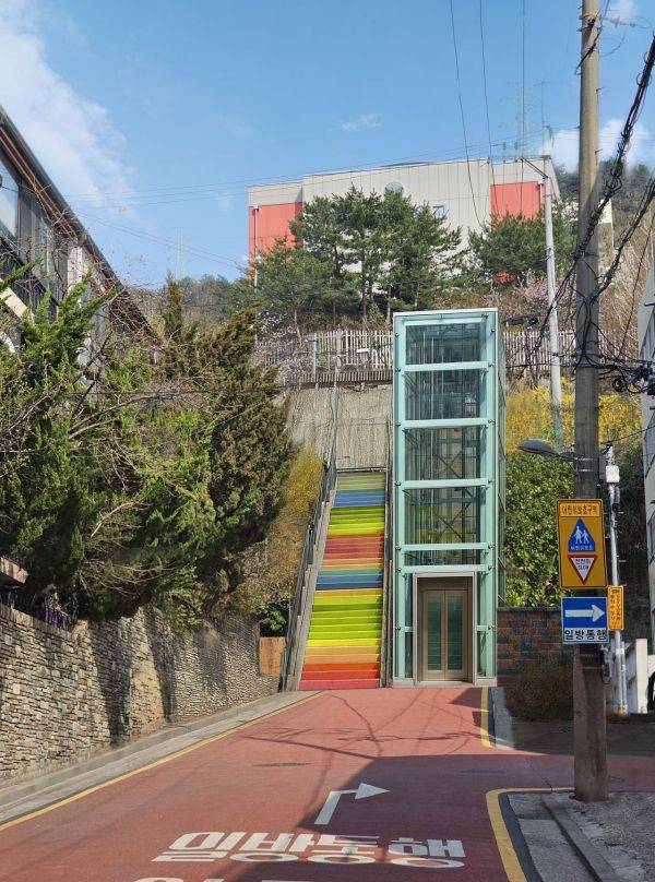 서울시 광진구 중곡4동 18-58(무지개계단) 엘리베이터 설치 후 이미지(안). 서울시 제공