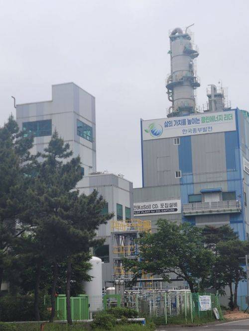 중부발전 보령화력발전소의 10MW급 이산화탄소포집 설비. 강희종기자