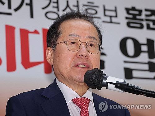 정계 은퇴 선언하는 홍준표 전 대구시장. [연합뉴스]