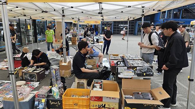 다양한 게임 및 장난감들을 구입할 수 있었다