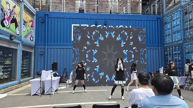 PPI 프로덕션의 아이돌 그룹 '몬큐'